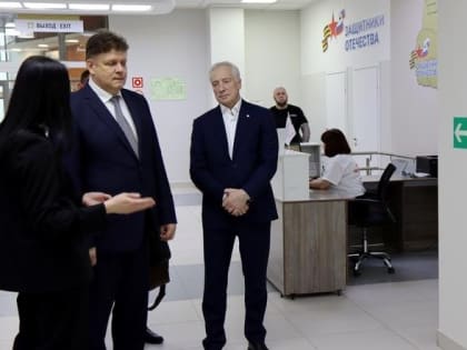 Полпред Серышев посетил значимые производственные и социальные объекты