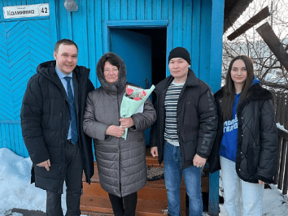 Роман Гордеев поздравил ветеранов с Международным женским днем