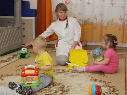 Социальных работников поздравили с профессиональным праздником