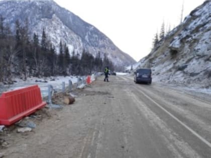 Движение на участке Чуйского тракта полностью восстановлено после камнепада