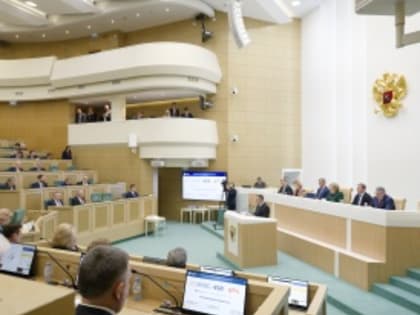 Министр строительства и ЖКХ РФ выступил с докладом на «правительственном часе» в Совете Федерации