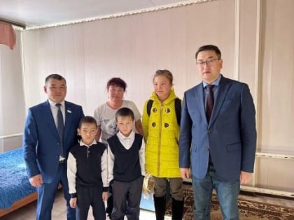 Артур Кохоев  посетил  многодетную семью Темдековых