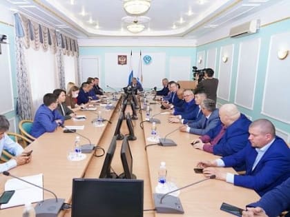 Накануне сессии депутаты заслушали информацию о ходе реализации  индивидуальной программы социально-экономического развития Республики Алтай