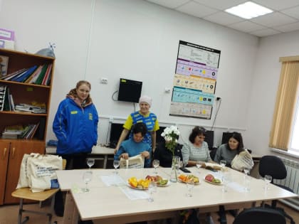 Активисты Центрального и Восточного отделения ЛДПР поздравили учителей школы глухонемых  с 8 Марта