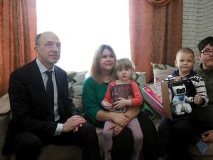 Олег Хорохордин в Турочаке навестил семью участника СВО