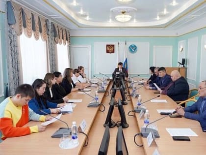 Парламентариям рассказали о деятельности  общественной организации детей и молодежи «Движение первых»