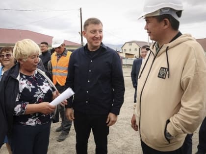 Жители Кош-Агача поблагодарили Турчака за новый физкультурный комплекс