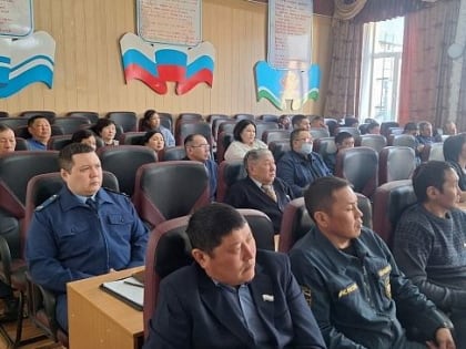 Эжер Ялбаков принял участие в сессии Усть-Канского райсовета