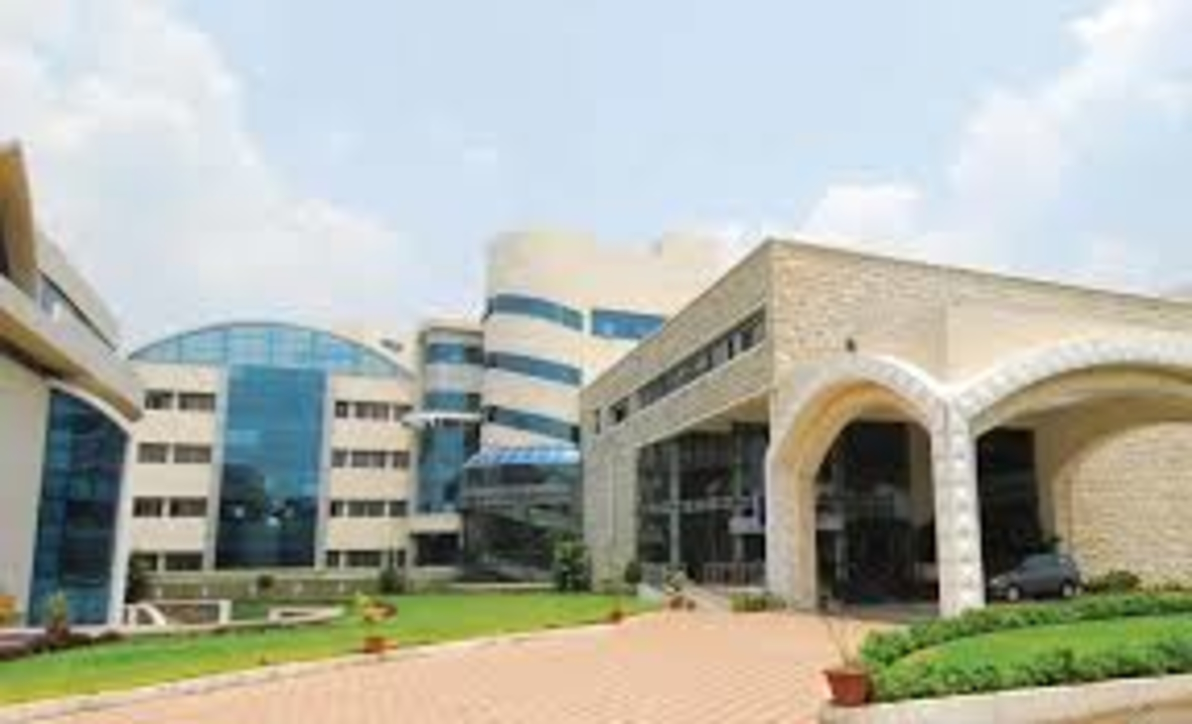 Bharati Vidyapeeth Deemed University college image