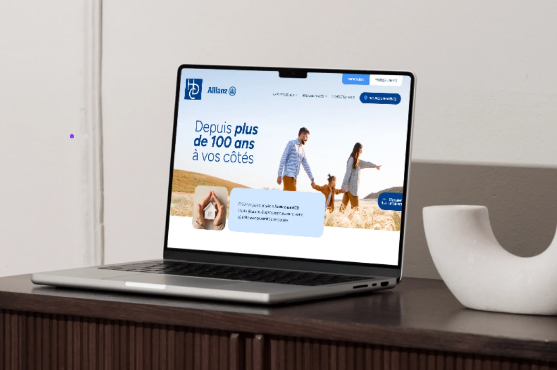 Site vitrine HCD Assurances sur ordinateur