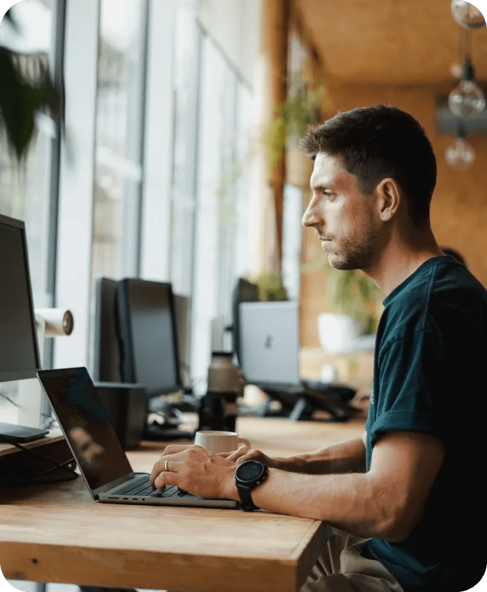 Développeur de l'Agence ZEF au travail