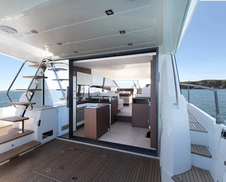Book a yacht on French Rivera