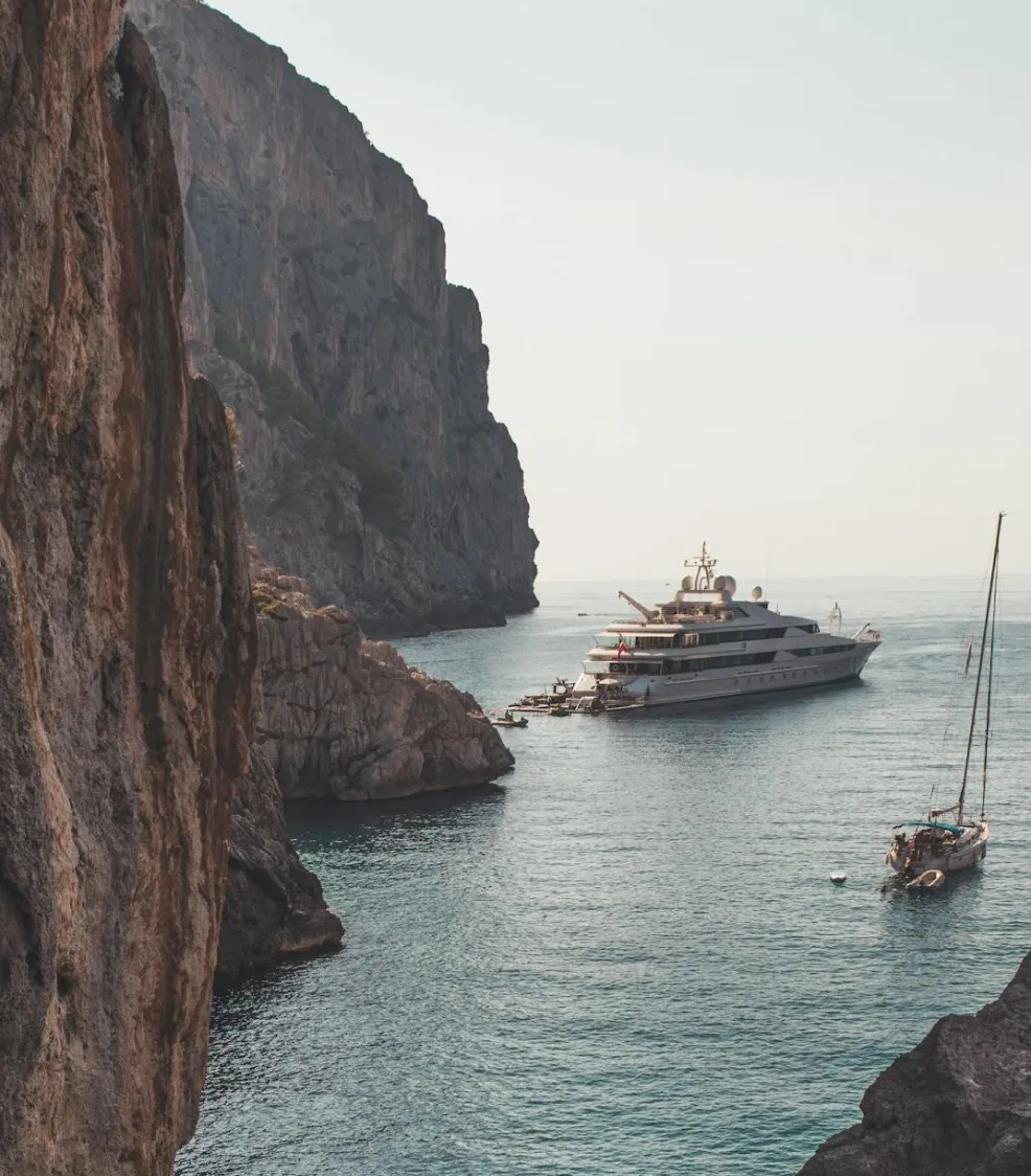 Contact Location Yacht