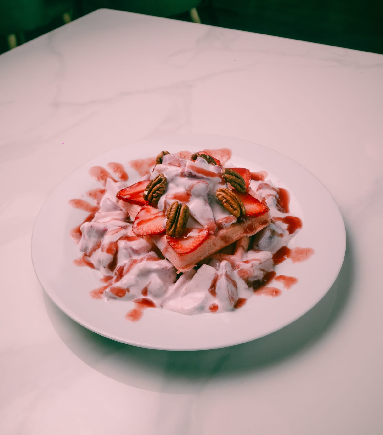 WAFFLES FRESAS CON CREMA