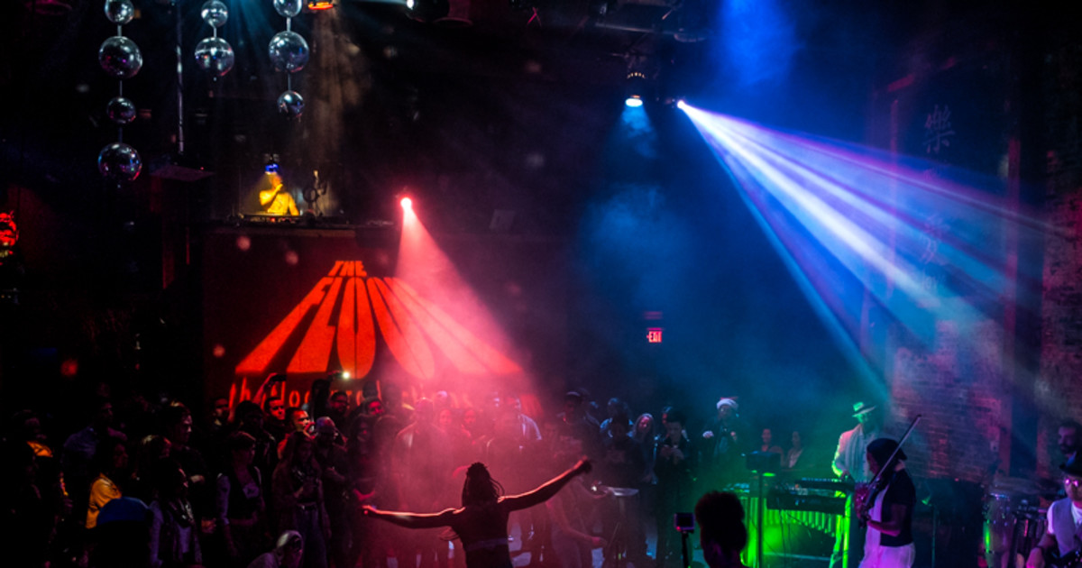 Review The Floor Show