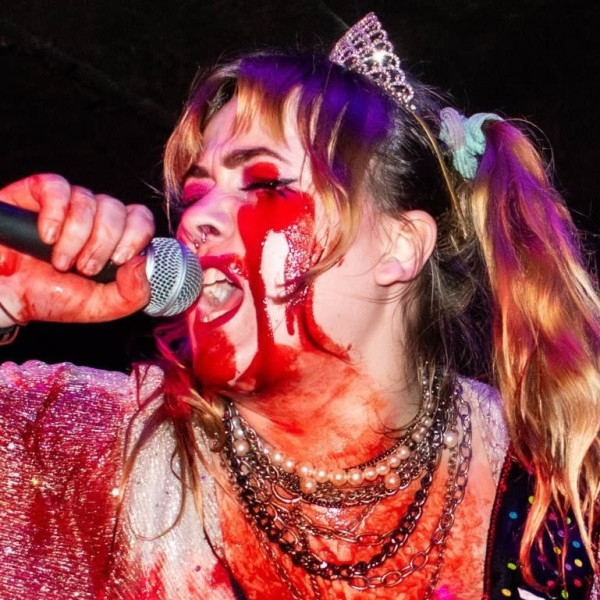 Fifi Knifefight