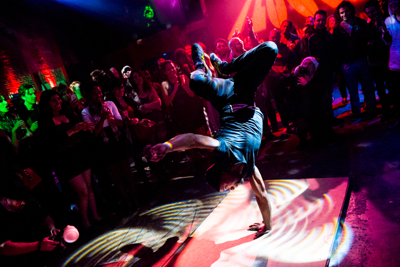 Review The Floor Show