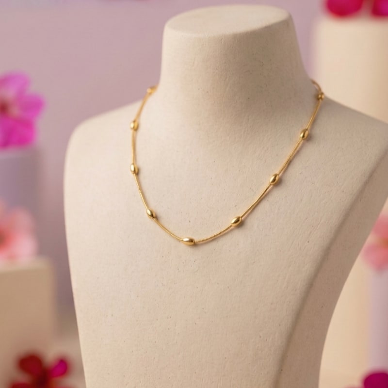 COLLAR CON CUENTAS OVALADAS