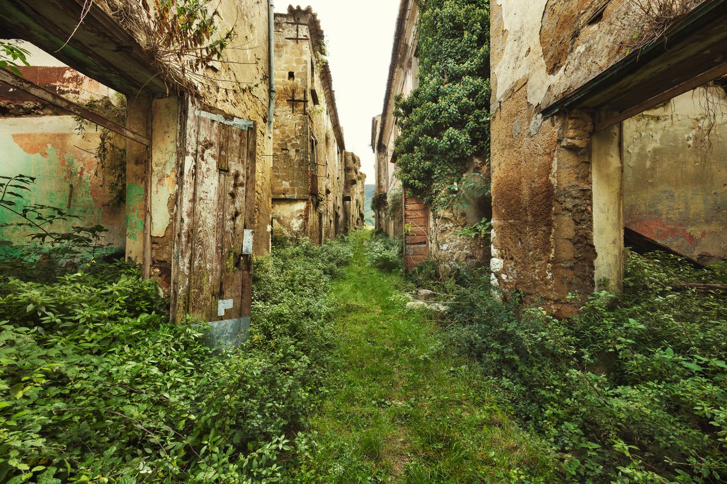 Wandern durch verlassene Orte: Lost Places entdecken und erleben