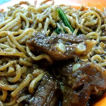 Yellow Egg Noodle  With Pork Spare Ribs
