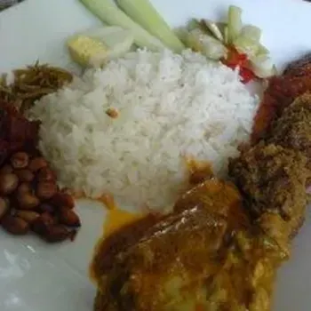 Nasi Lemak with Sambal Sotong,Kari Ayam&Rendang