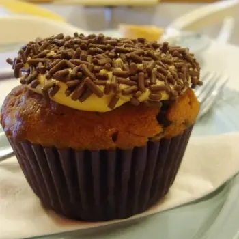 Peanut Butter & Chocolate Chip Babycake