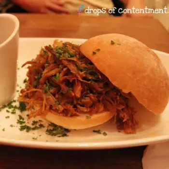 Pulled Pork, Crackling & Apple Jam burger