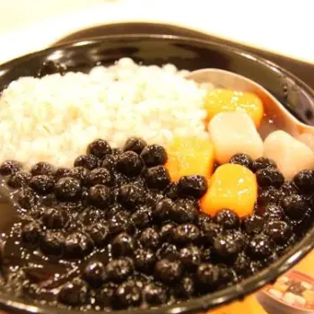 Grass Jelly Ice Series with QQ Taro, Barley and Pearls (仙草雪花冰沙系列与芋圆,薏仁,珍珠)