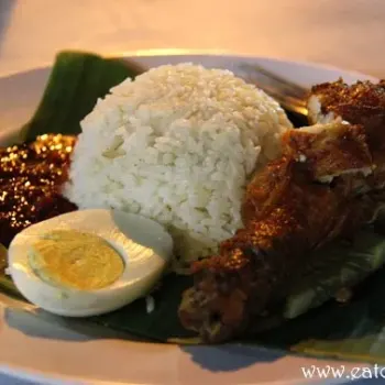 Nasi Lemak With Fried Chicken