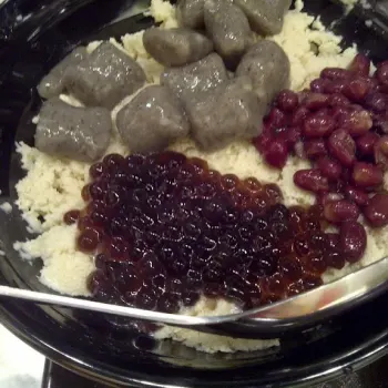 Sesame Sensation. Mini Pearl + Red Bean + Sesame Balls + Peanut Butter Base shaved ice