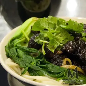 Braised Pork Shank with Dry Noodles