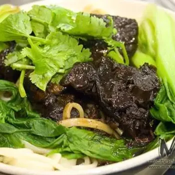 Braised Pork Shank with Dry Noodles
