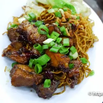 Xingang special Pork Wan Tan Mee with a bowl of bak kut teh soup
