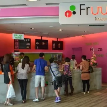 Fruuze Frozen Yogurt