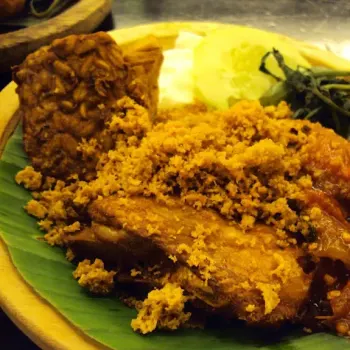 The signature ayam penyet (RM7.00) + one white rice (RM1.20)