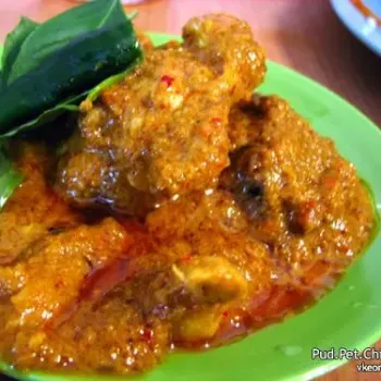 Pud Pet Chicken (Curry)