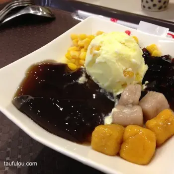 Signature With Corn Base Ice, With Taro Balls, Grass Jelly, Corn, Jelly And Ice Cream