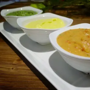 3 Style Mash Consisting Of Garlic, Roasted Red Pepper And Pesto