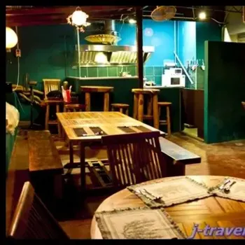 Bar Banyan Dining Area