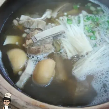 Bak Kut Teh 肉骨茶加料 with Extra Enoki Mushroom and Pig Stomach