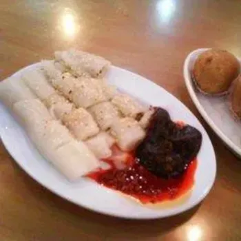 Prawn filling chee cheong fun & yam pastry