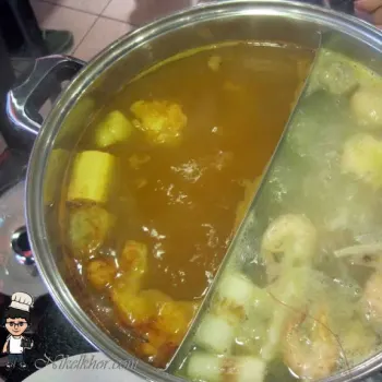  Steamboat Buffet Tomyam and Clear Chicken Soup