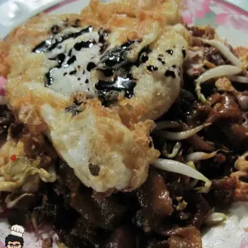 Char Kuey Teow with Duck Egg