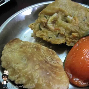 Currypuff, Ang Gu Kueh, Crispy prawn cake.