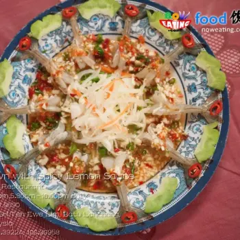Raw Prawn with Spicy Lemon Sauce