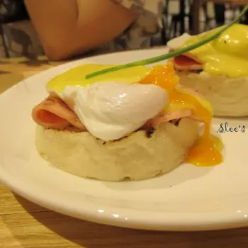 Eggs Benedict