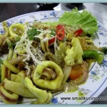 Sotong Goreng Kunyit (Tumeric Fried Squid)