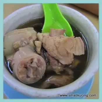 Oink Oink Tail with Peanuts Soup