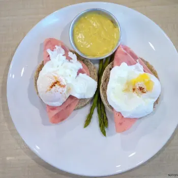 Egg Benedict Turkey Ham