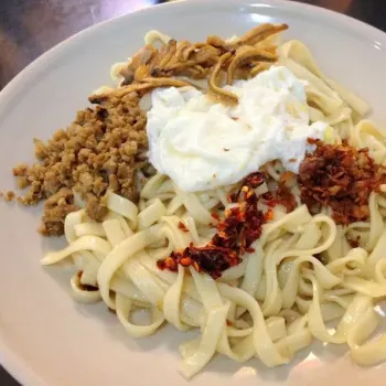Chillie Pan Mee (Thick noodles)